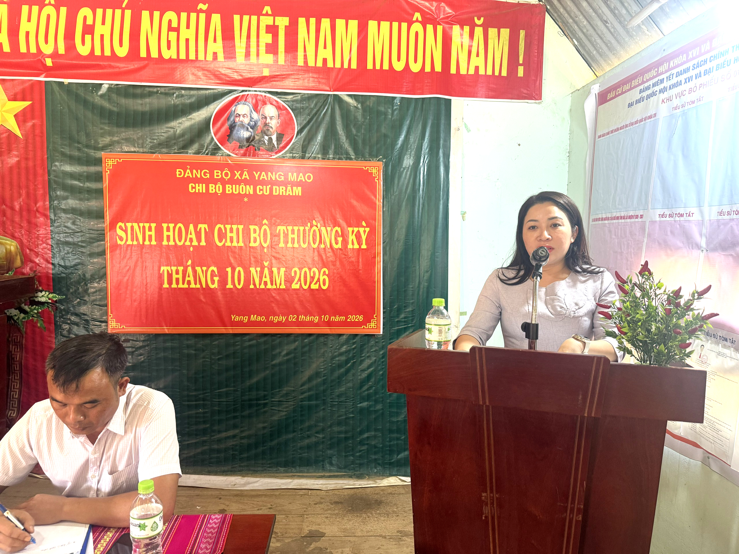 Lãnh đạo HĐND tỉnh dự sinh hoạt Chi bộ tại xã Yang Mao và xã Cư Pui